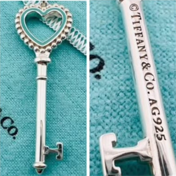 ♥️Retired 18” TIFFANY & CO Necklace *Tiffany Blue Heart Key Pendant & T&CO Chain - Picture 7 of 10